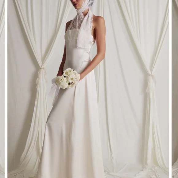 Miss Ritz Gown Gream - Picture 2 of 5